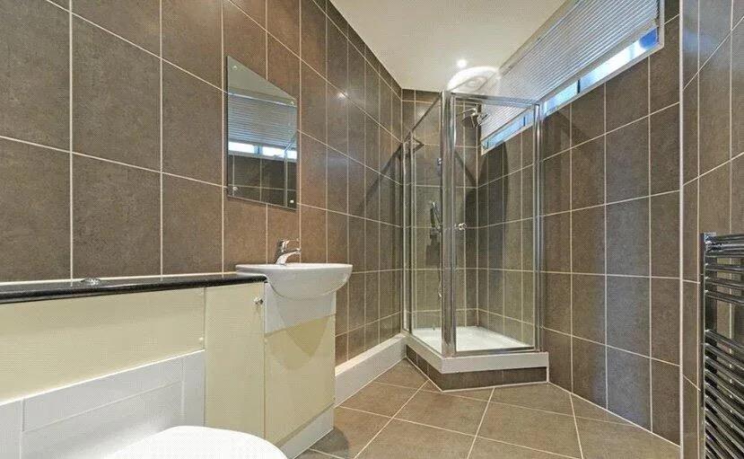 2 bed property in Park Road, London